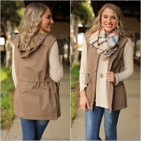 ✨LAST ONE✨ Mocha Military Cargo Vest with Hoodie - Picture 3 of 3